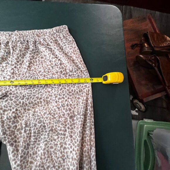 Closet Clearance Classy 2 Piece Plush Animal Print Stretchy Lounge Set - Picture 10 of 11